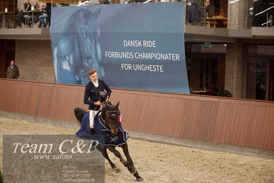 Blue Hors
6års finale spring
Nøgleord: jacob theodor schmidt;lap of honour;bøgegårdens  gladiator