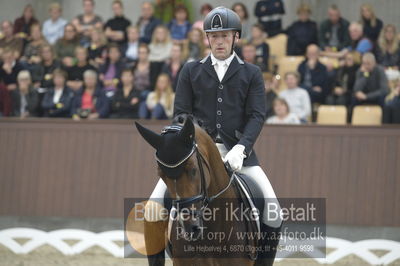 Dansk Rideforbunds Championats finaler 2018 dressur
Dansk Rideforbunds Championats finaler 2018
5 års præmie - 6års klassen
Nøgleord: jan møller Christensen;hesselhøj donkey boy