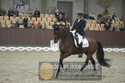 Dansk Rideforbunds Championats finaler 2018 dressur
Dansk Rideforbunds Championats finaler 2018
5 års præmie - 6års klassen
Nøgleord: jan møller Christensen;hesselhøj donkey boy