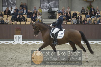 Dansk Rideforbunds Championats finaler 2018 dressur
Dansk Rideforbunds Championats finaler 2018
5 års præmie - 6års klassen
Nøgleord: emma ahlberg;vestervangs  garson