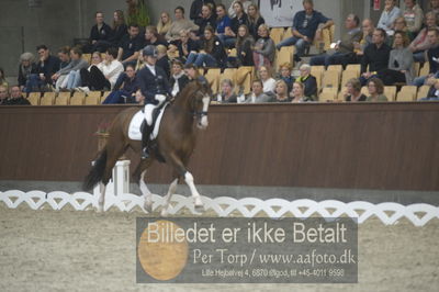 Dansk Rideforbunds Championats finaler 2018 dressur
Dansk Rideforbunds Championats finaler 2018
5 års præmie - 6års klassen
Nøgleord: emma ahlberg;vestervangs  garson