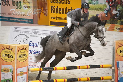 B - Stævne spring la-2
hestlandsstæne
Nøgleord: martin mose knudsen;holsteins bacardi d balou