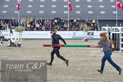 Absolut horses
2. kval og finale Agria DRF Mesterskab U18 - MA2 Springning Heste (140 cm)
Nøgleord: banepersonale