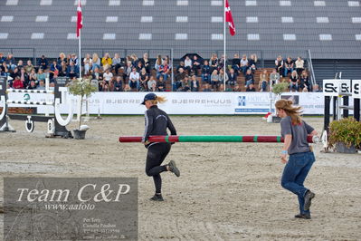 Absolut horses
2. kval og finale Agria DRF Mesterskab U18 - MA2 Springning Heste (140 cm)
Nøgleord: banepersonale