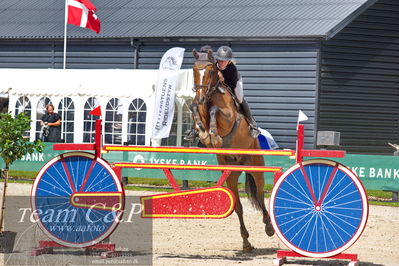 Absolut horses
2. kval og finale Agria DRF Mesterskab U18 - MA2 Springning Heste (140 cm)
Nøgleord: lærke isabel godsk;cabrio