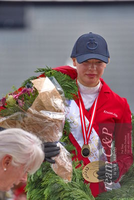 Absolut horses
2. kval og finale Agria DRF Mesterskab U18 - MA2 Springning Heste (140 cm)
Nøgleord: josefine sandgaard mørup;de similly edition;ceremoni;lap of honour