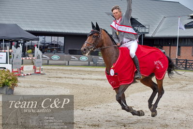 Absolut horses
2 kval og finale dm seniore 150cm og 160cm
Nøgleord: ceremoni;lars noergaard pedersen;lap of honour