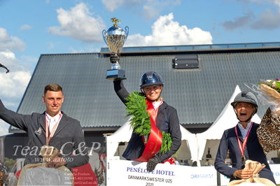 Absolut horses
2. kval. og finale Agria DRF Mesterskab U25 - S1 + S2 Springning Heste
Nøgleord: bennedikte rie truelsen;lap of honour;ceremoni