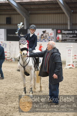 B - Stævne spring
Ponylandsstæne
Nøgleord: karoline sloth kjær;mr grey;lap of honour