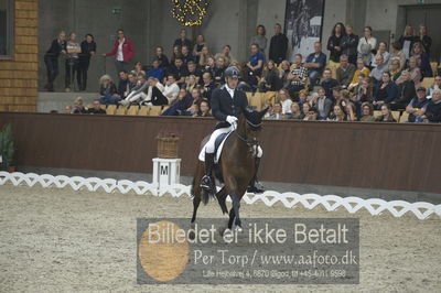 Dansk Rideforbunds Championats finaler 2018 dressur
Dansk Rideforbunds Championats finaler 2018
5 års præmie - 6års klassen
Nøgleord: jan møller Christensen;hesselhøj donkey boy